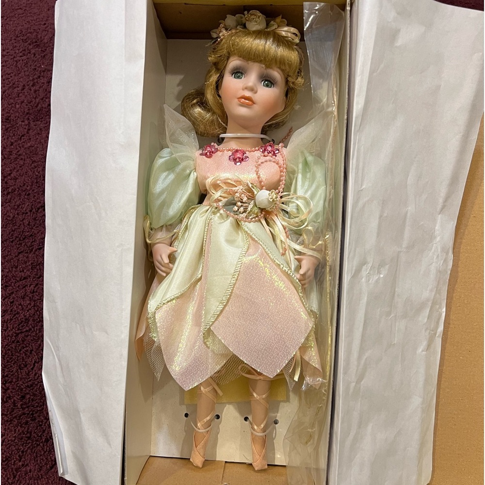 Madison Lee collectible doll series , this doll is Renee from 2000 collection!